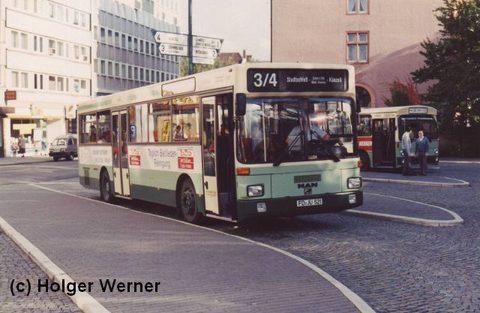 Ab 1983 wurden zu den verkehrsschwachen Zeiten Linien zusammengelegt:  Wagen 11 hier am Stadtschloß auf Linie 3/4 nach Ziehers Süd und Künzell, eine A