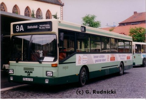 Hier noch die andere Seite. Wie auch Mitte der Neunziger, als Ron Wagen 11 erwischte, trägt er auch hier bereits Werbung für Betten Möller in Fulda-Ho