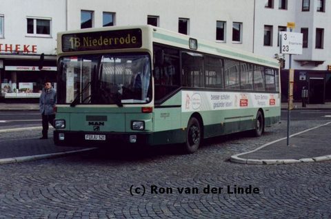 Wg 11 / 132 Bj. 1990 SL 202 FD-JU 521 Wagen 11 mit Werbung für Betten Möller - Mitte der 90er Jahre. Die Aufnahme verdanke ich Herrn Ron van der Linde