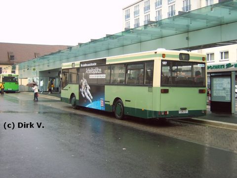Noch eine letzte Aufnahme vom März 2007. Er hatte diese Werbung nur kurze Zeit: Im Juli war Wagen 119 (Solaris U 18) dann damit versehen