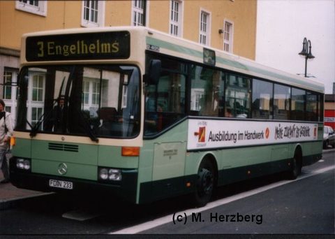 1995 warb der Bus für "Ausbildung im Handwerk" - Hier auf der damaligen Linie 3 nach Engelhelms von M. Herzberg vor dem Bahnhof im Bild festgehalten