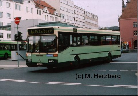 Ebenfalls im Juli 2006, ebenfalls eine Aufnahme von M. Herzberg: im Einsatz als Schulbus bei der Abfahrt vom Stadtschloß