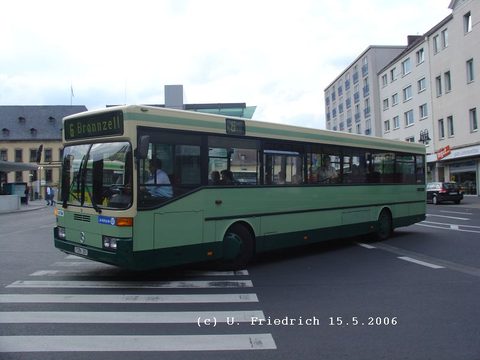 Im Mai 2006 bei der Abfahrt vom Stadtschloß auf Linie 6 nach Bronnzell