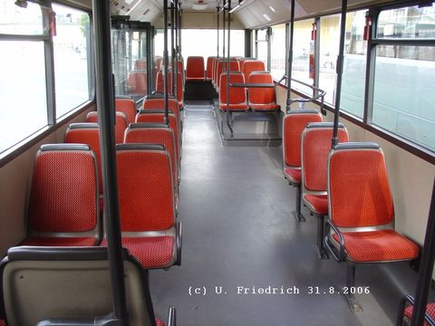 Erst einmal ein Blick ins Innere: Hier von vorne nach hinten gesehen