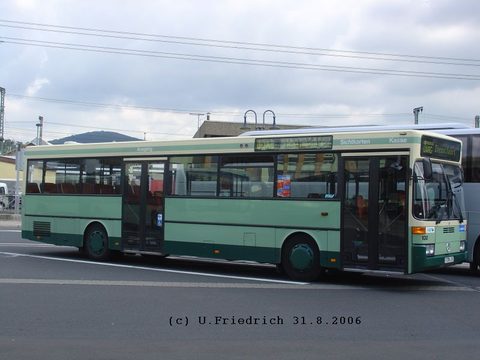 Der Bus gehört zu den vier O 405, die im Juli ein Trafficboard für Licher Bier trugen, leider habe ich ihn im Juli mit dieser Werbung nicht erwischt -