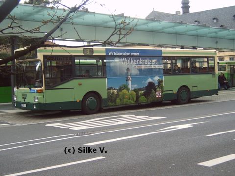 ..."Wir bauen schon immer Wolkenkratzer - An Hessen führt kein Weg vorbei".  Hier noch eine Aufnahme am Stadtschloß. Beide Bilder stammen von Silke, v
