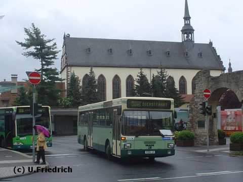 ... und hier kurze Zeit später als Dienstfahrt beschildert wieder davon