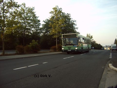 Dirk war im September früh morgens unterwegs und erlegte ihn photografisch im Schülerverkehr, hier von vorne ...