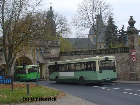 Auf Dienstfahrt folgt er durchs Paulustor