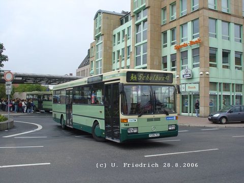 Wg. 50 / 146 Baujahr 1993 O 405 FD-N 152 Im Jahre 2006 als Schulbus am ZOB. Nach seinem Ausscheiden im Stadtbusverkehr Fulda ist dieser Bus in den Mai