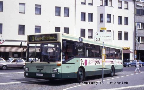 Wagen 152 im Juni 1993 - da war er gerade einmal ein Jahr alt. Er hat vorne eine Matrixanzeige ...