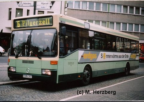 Diese Aufnahme aus dem Jahre 1995 haben wir Herrn M. Herzberg zu verdanken. Zu dieser Zeit besass der Wagen Werbung für Erdgas. Hier steht er als Lini