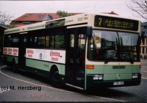 1995, gerade einmal zwei Jahre alt, am Stadtschloß auf der damaligen Linie 7, der vormaligen 10 und heutigen 2 zum Aschenberg.  Die Aufnahme stammt vo