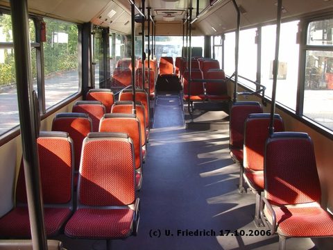 Hier noch zwei Innenaufnahmen, einmal von vorne, und einmal von hinten. Alle Aufnahmen entstanden im Oktober 2006 in Tann