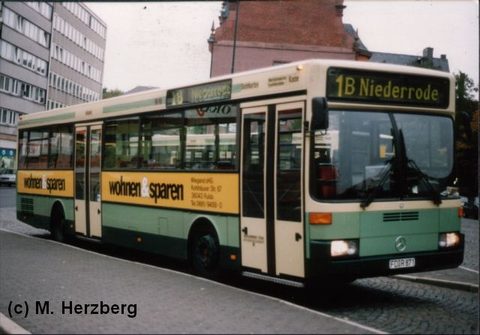 *neu Von Herrn Herzberg im Bild festgehalten: Wagen 25 nun mit anders gestalteter Werbung für Wohnen&Sparen. 1995 auf der damaligen Linie 1B nach Nied