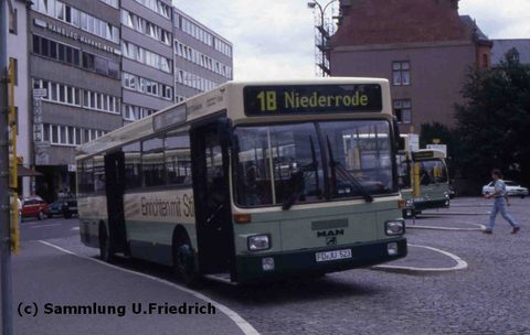 Fast identisch ist diese Aufnahme ein Jahr später, vom Juni 1993: Doch sieht man genau hin, bemerkt man, daß zwischenzeitlich vorne eine Matrixanzeige