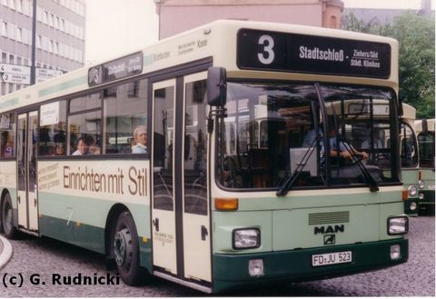Hier noch die Türseite, als unser Bus gerade abfährt, ebenfalls eine Aufnahme von Herrn Rudnicki aus dem Jahre 1992