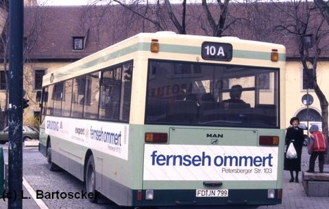 1989 war Wagen 30 ein Jahr jung. Hier im Einsatz auf der damaligen Linie 10A am Stadtschloß.  Diese Aufnahme verdanke ich Lutz Bartoschek.