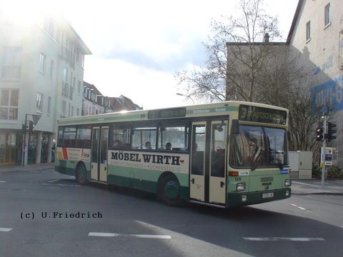 Einige Tage später: Wagen 128 auf Linie 3 biegt gerade Richtung Stadtschloß in die Königstraße ein