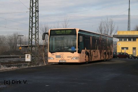 Nach seiner Einsatzzeit in Fulda wurde der Bus nach Hünfeld umstationiert. Hier konnte ihn Dirk im Dezember 2009 nahe des Bahnhofs von Hünfeld im Bild
