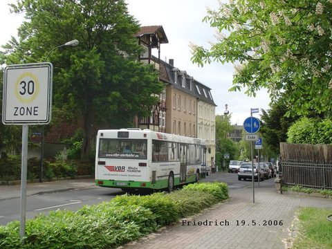 ... und biegt in die Brauhausstraße ab