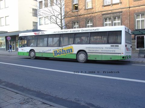 ... und hält dann erst einmal an der Haltestele "Universitätsplatz"