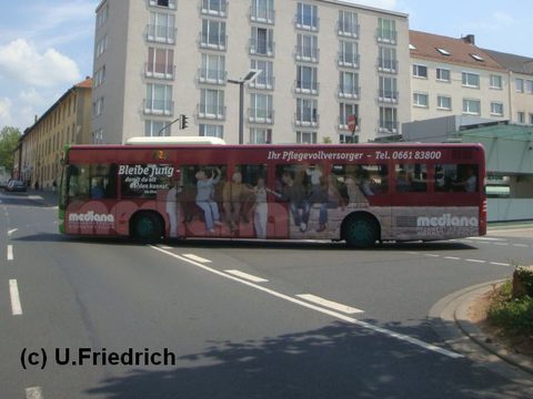 Seit Juli 2009 ist der Bus mit einer Werbung für das Seniorenstift Mediana unterwegs