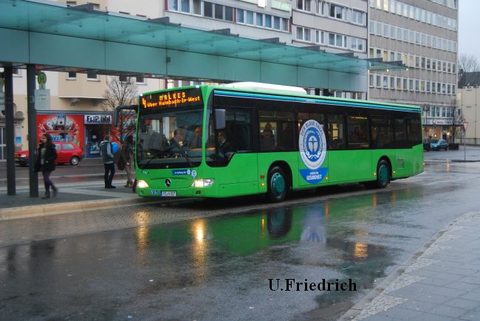 *neu Am gegenüber liegenden Bussteig steht am 8. Januar FD-N 857 auf Linie 4 Richtung Malkes
