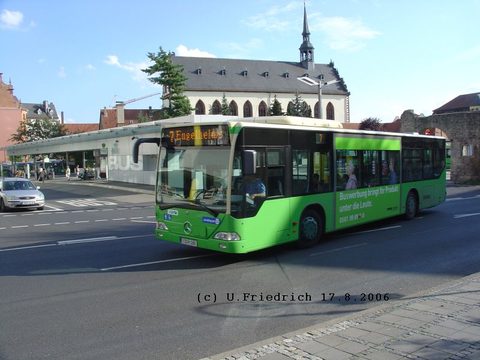 ... und ich ein anderes Mal von der anderen Seite bei der Abfahrt vom Stadtschloß auf Linie 7 Richtung Edelzell und Engelhelms