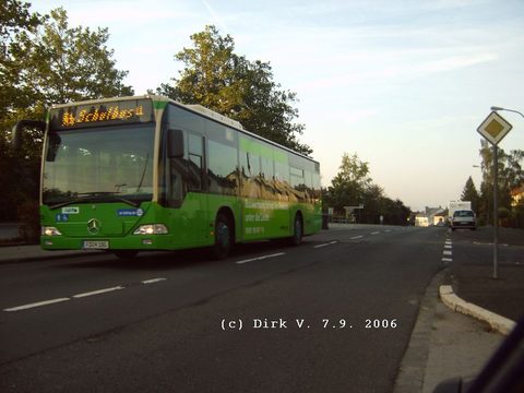ebenso wie dieses Photo: Im September 2006 ist Wagen 113 frühmorgens im Schülerverkehr im Einsatz