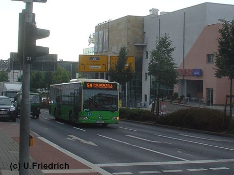 Die einzige Aufnahme aus dem Jahre 2008 zeigt den Bus in der von-Schildeck-Straße, unterwegs Richtung Stadtschloß