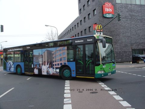 FD-N 593 / Funknummer 154 war 1999 der erste Citaro, der angeschafft wurde. Hier eine Aufnahme aus dem Jahre 2006 mit einer Werbung für eine Klinik, d