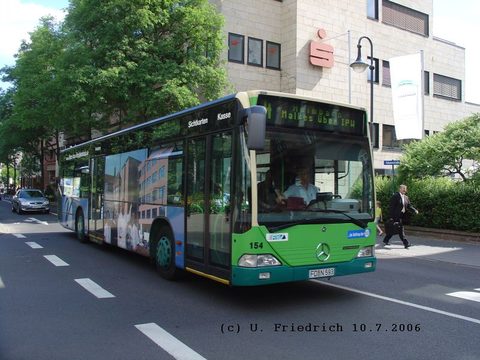 In der Rabanusstraße, vorne, nah am Stadtschloß