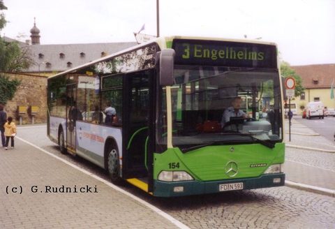 Im August 2000 konnte Herr Rudnicki ihn am Stadtschloß ablichten, mit Werbung für die Muttergesellschaft Üwag. Hier "verkehrt herum" am Stadtschloß au