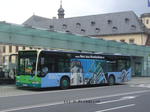 Auch von dieser Seite mit veränderter, nun hellblauer Werbung. Am 9. Juli am Stadtschloß