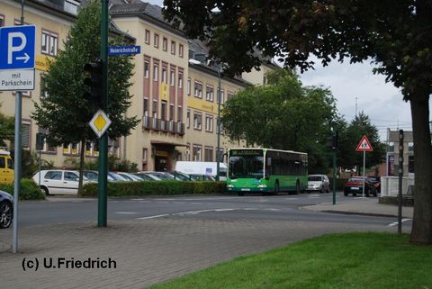 Sommer: Von Pilgerzell kommend geht es Richtung Stadtschloß