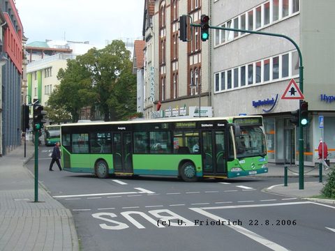 Nun sind wir aber wieder unterwegs:   August 2006: Wir biegen von der Rabanusstraße in die enge Petersgasse