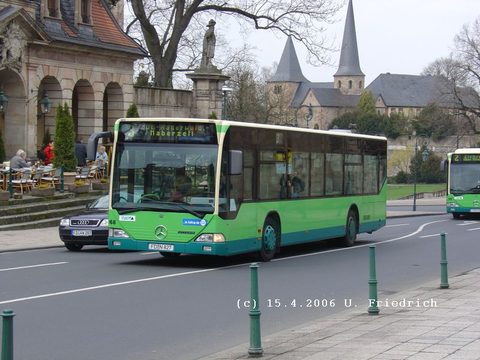 Im April 2006 vor der Hauptwache, im Hintergrund die Michaelskirche, eine der ältesten Kirchen Deutschlands (818-822 erbaut)