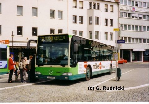 Schon im August 2000, als der Bus gerade einmal drei Monate im Einsatz war und Herr Rudnicki diese Aufnahme machte, hatte er Werbung für Möbel Punkt T