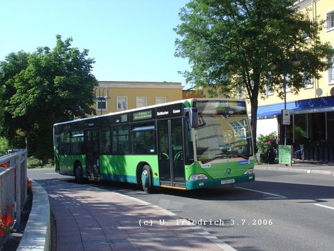 Im Juli 2006 vor dem Bahnhof