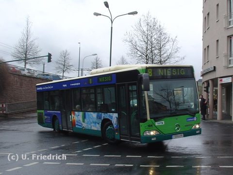 Regenwetter: Im Februar 2007 am Heinrich von Bibra-Platz auf Linie 8 nach Niesig