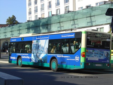 Und hier auch: Heckansicht, während unser Bus am Stadtschloß auf seine Abfahrt wartet