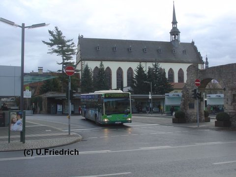 Januar 2008 bei der Abfahrt vom Stadtschloß auf Linie 8 nach Petersberg Ost
