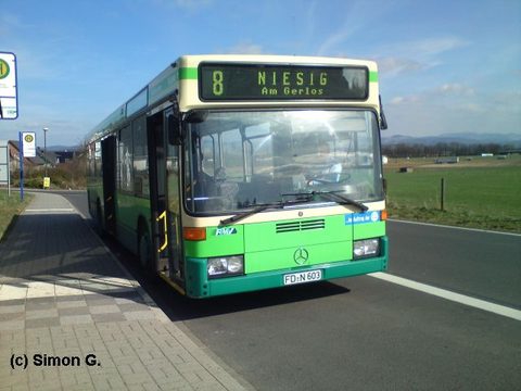 *neu Im Sonnenschein an der Endhaltestelle der Linie 8