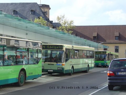 Hier ist er wieder ohne Werbung zu sehen, am 1. September am Stadtschloß abfahrtbereit auf Linie 4 nach Edelzell