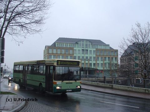 Auch im Jahr 2007 unterwegs: Im Februar bei Regenwetter vor dem Bahnhof
