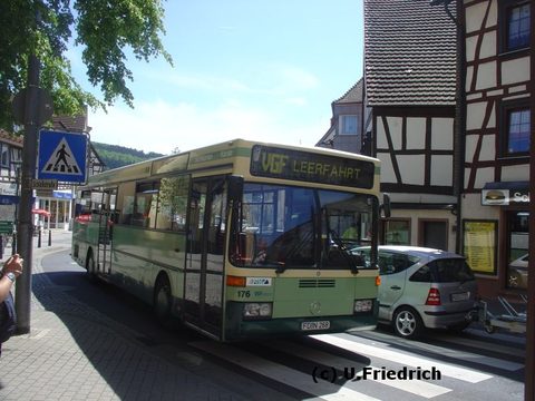 Eine ganze Weile später kam er dann wieder zurück und fuhr als Leerfahrt durch die nette kleine Altstadt von Schlüchtern