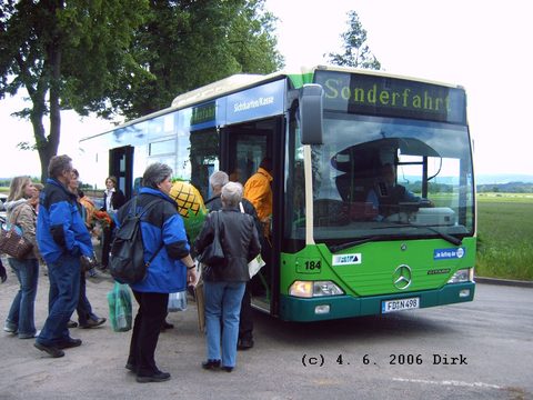 Wagen 184 hat nun einen der Eingänge erreicht! Viele der Fahrgäste sind ausgestiegen, andere Besucher steigen nun wieder ein