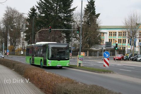 In der Frankfurter Straße von vorne und ...