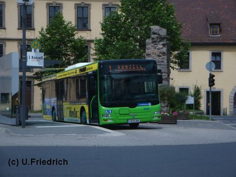 Im Juni am Stadtschloss auf Linie 1